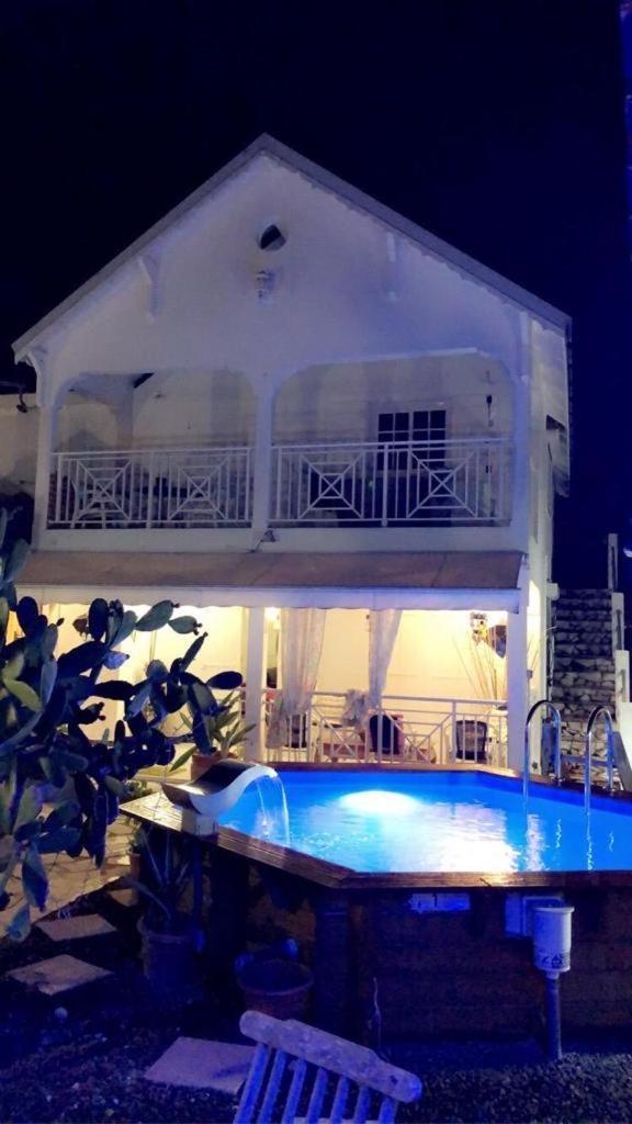 Le Sable Bleu - Evasion Tropicale A Sainte-Anne - Plage 5Min - Piscine - Parking - Logement Climatise - Vue Sur Les Palmiers - Parfait Pour Sejours En Famille Ou Entre Amis Exterior foto