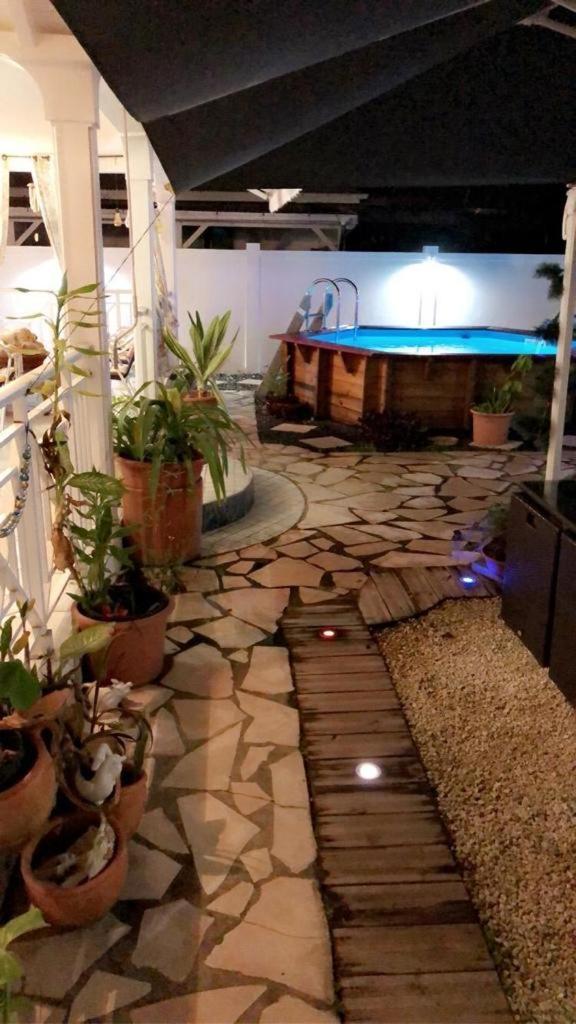 Le Sable Bleu - Evasion Tropicale A Sainte-Anne - Plage 5Min - Piscine - Parking - Logement Climatise - Vue Sur Les Palmiers - Parfait Pour Sejours En Famille Ou Entre Amis Exterior foto