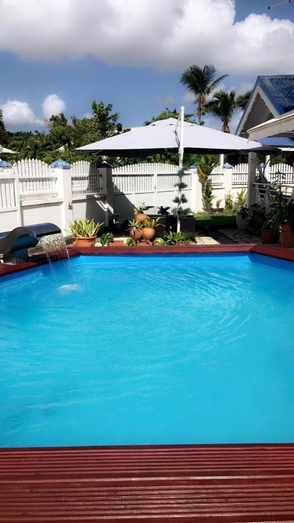 Le Sable Bleu - Evasion Tropicale A Sainte-Anne - Plage 5Min - Piscine - Parking - Logement Climatise - Vue Sur Les Palmiers - Parfait Pour Sejours En Famille Ou Entre Amis Exterior foto