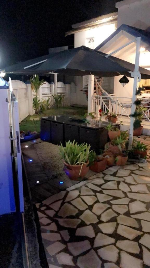 Le Sable Bleu - Evasion Tropicale A Sainte-Anne - Plage 5Min - Piscine - Parking - Logement Climatise - Vue Sur Les Palmiers - Parfait Pour Sejours En Famille Ou Entre Amis Exterior foto