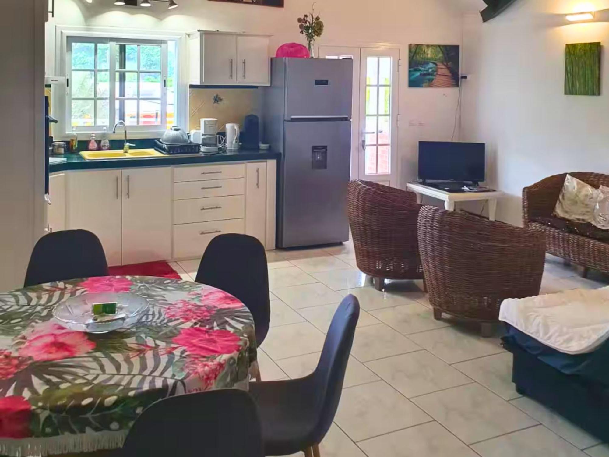 Le Sable Bleu - Evasion Tropicale A Sainte-Anne - Plage 5Min - Piscine - Parking - Logement Climatise - Vue Sur Les Palmiers - Parfait Pour Sejours En Famille Ou Entre Amis Exterior foto
